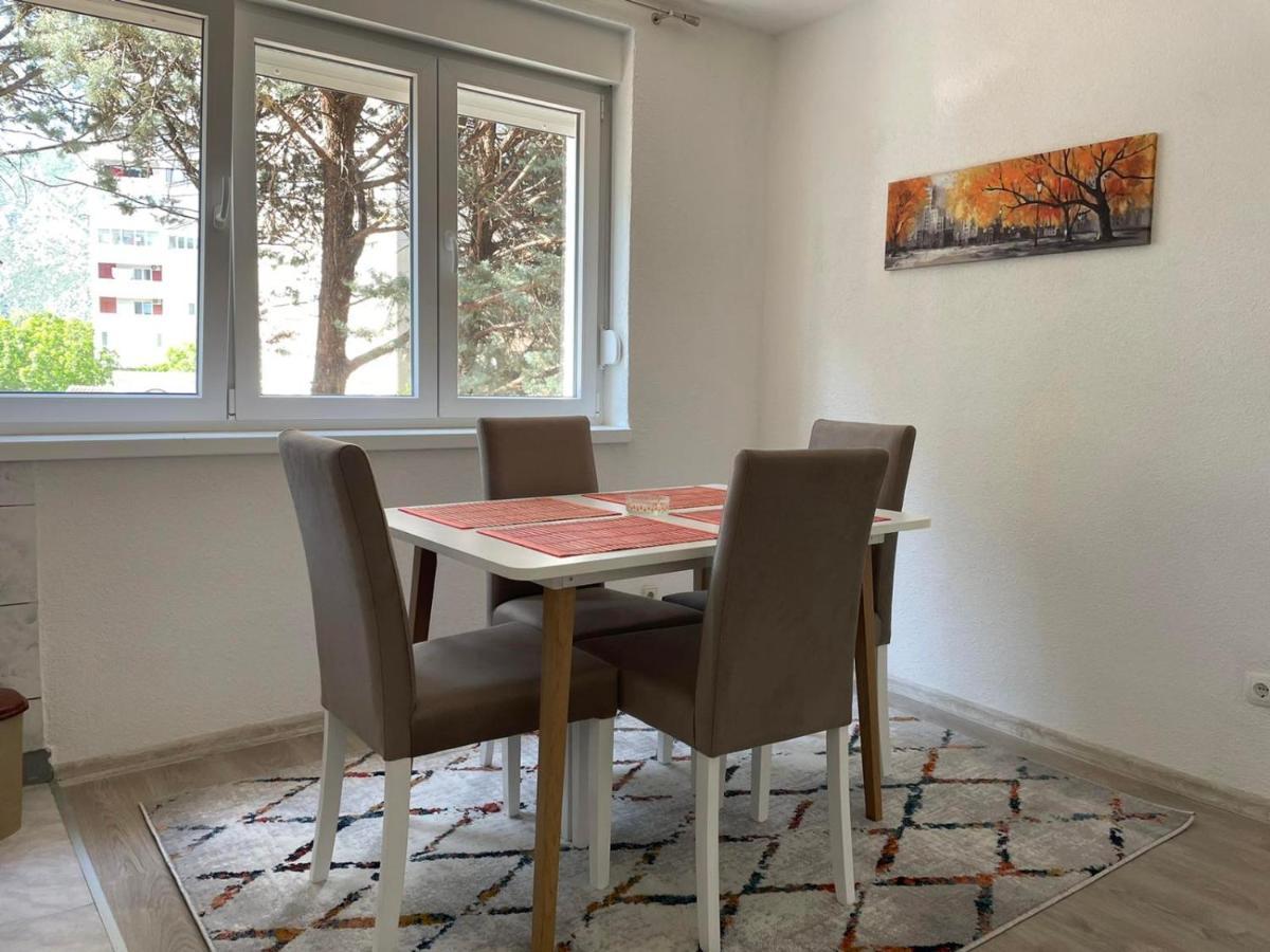 מוסטר Apartment F&N מראה חיצוני תמונה