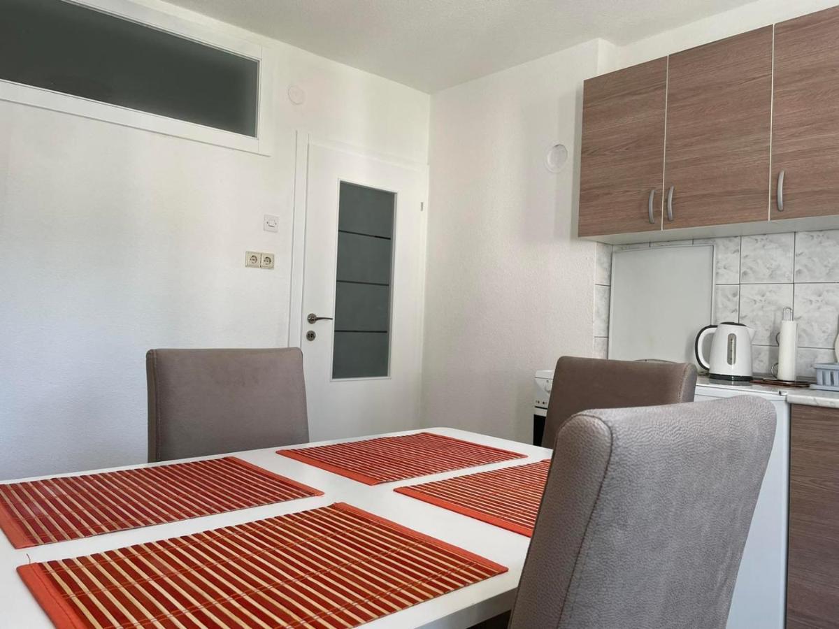 מוסטר Apartment F&N מראה חיצוני תמונה