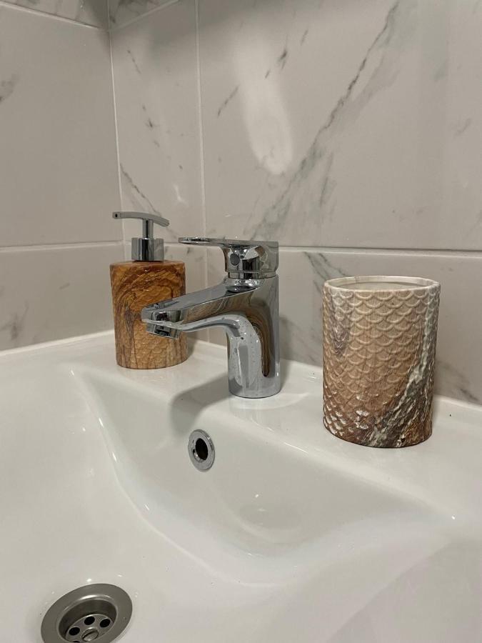 מוסטר Apartment F&N מראה חיצוני תמונה