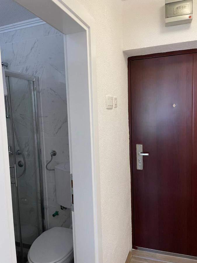 מוסטר Apartment F&N מראה חיצוני תמונה
