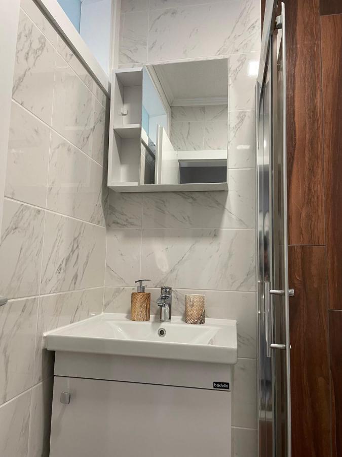 מוסטר Apartment F&N מראה חיצוני תמונה